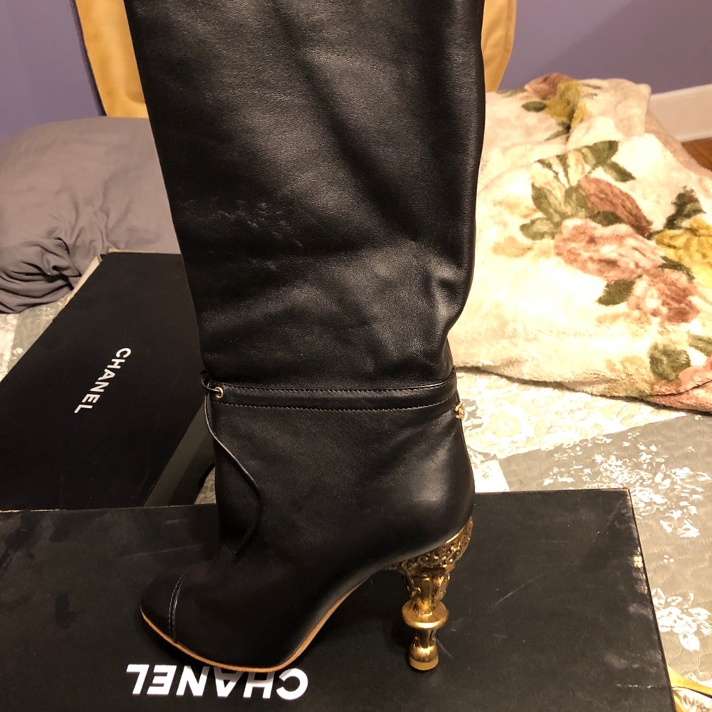 CHANEL leather black boots